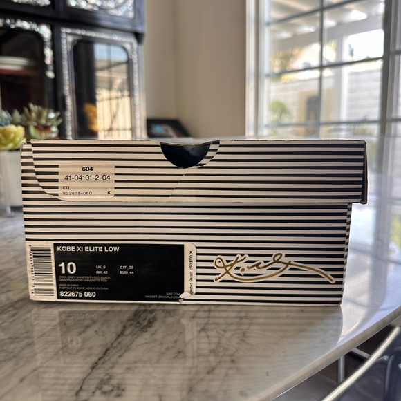 Kobe 11 used size 10 - Picture 11 of 11